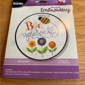 Bucilla Model 46241  Stamped Embroidery Kit Bee Yourself New Sealed 8” Crafty